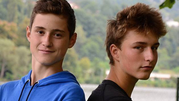 Ústečtí skifaři Tadeáš (vlevo) a Adam zabodovali na mezinárodní veslařské regatě v rakouském Villachu.