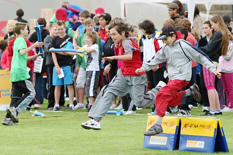 Den dětí v Ústí nad Labem, akce Atletika pro děti, soutěže a návštěva atleta Tomáše Dvořáka, 2011