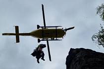 Pád horolezce v Bürschlických stěnách a spolupráce při evakuaci lanové dráhy v německém Schönecku.