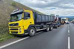 Tragická nehoda dvou kamionů uzavřela dálnici D8. 13. července 2022.