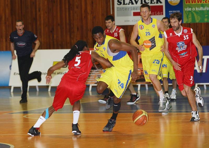 Boj o play off basketbalové ligy? To bude drama.