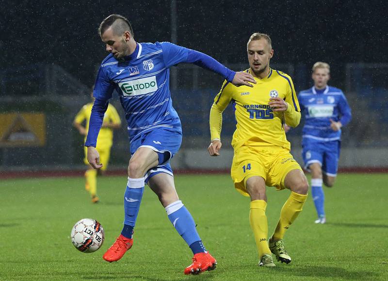 Ústečtí fotbalisté (modří) doma porazili Varnsdorf. 