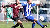 Fotbalisté Neštěmic (v tmavém) porazili ve šlágru 9. kola I. A třídy Roudnici 3:0.