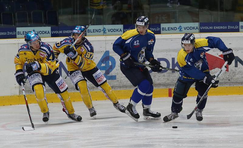 Ústečtí hokejisté (modří) v přípravě porazili Lausitzer Füchse 5:2.