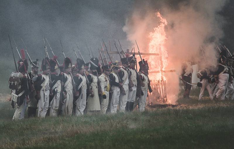 Napoleonská doba dodnes přitahuje množství lidí. I v České republice se lze během roku setkat s mnoha rekonstrukcemi událostí z doby vlády císaře Napoleona Bonaparta. Rekonstrukce napoleonské bitvy u Chlumce. V roli generála se představil herec Vydra.