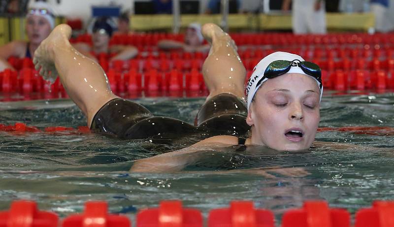 V Ústí nad Labem proběhla od pátku do neděle Velká cena Ústí nad Labem v plavání. Soutěžila i reprezentantka v plavání z Chomutova Simona Baumrtová.