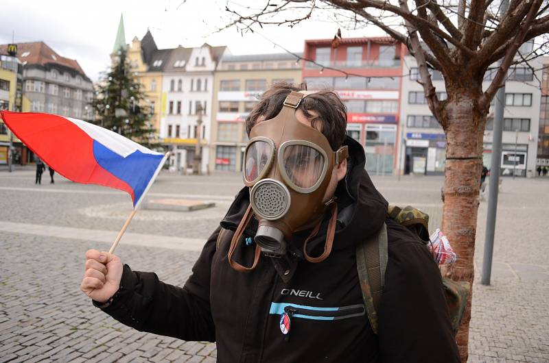 Demonstrace proti vládním protiepidemickým opatřením v centru Ústí nad Labem