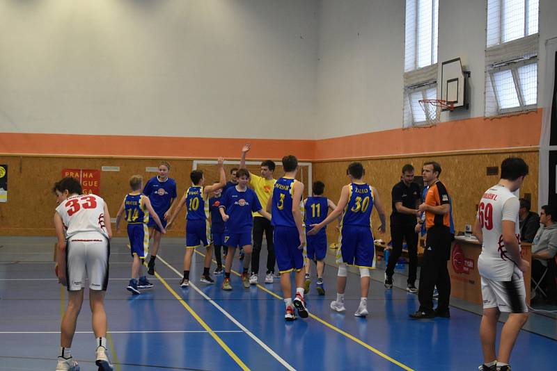 Basketbalisté Slunety Ústí nad Labem do 14 let vyhráli na hřišti Tygrů Praha 74:72.