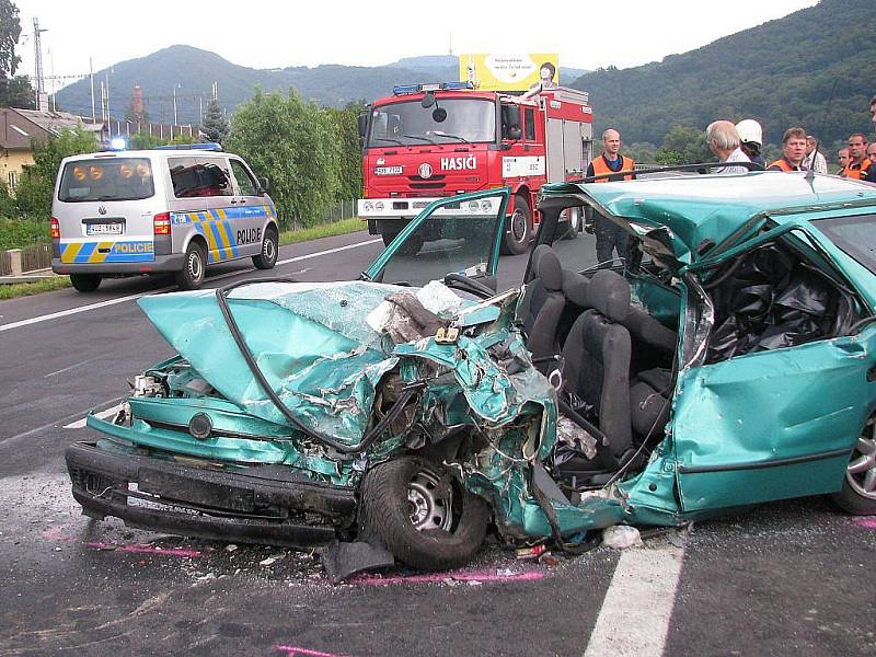 Vysoká rychlost a nesprávný způsob jízdy, to jsou hlavní příčiny smrtelné středeční dopravní nehody.