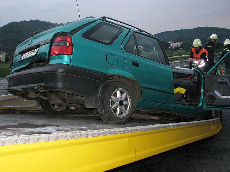 Vysoká rychlost a nesprávný způsob jízdy, to jsou hlavní příčiny smrtelné středeční dopravní nehody.