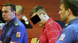 41letý Karel K. z Jiříkova před ústeckým krajským soudem čelí obvinění z vraždy ženy.