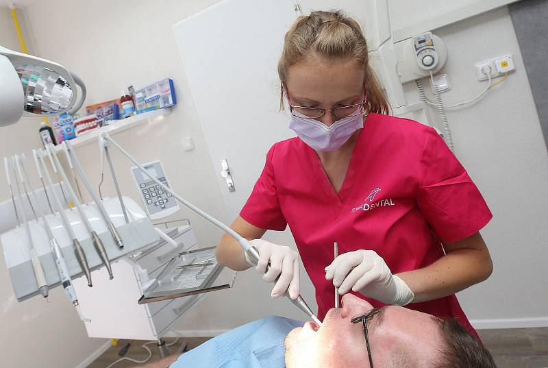 V Ústí nad Labem-Střekově otevřeli novou špičkově vybavenou zubní ambulanci.