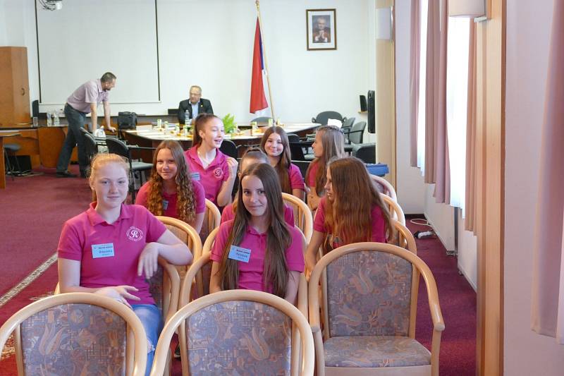 Dětský parlament ze ZŠ Rabasova v Ústí nad Labem byl na návštěvě u starosty městské obvodu Severní Terasa.