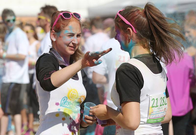 Za zábavou a za sportem dorazilo v v Ústí nad Labem na Rainbow run 2017 několik stovek návštěvníků.