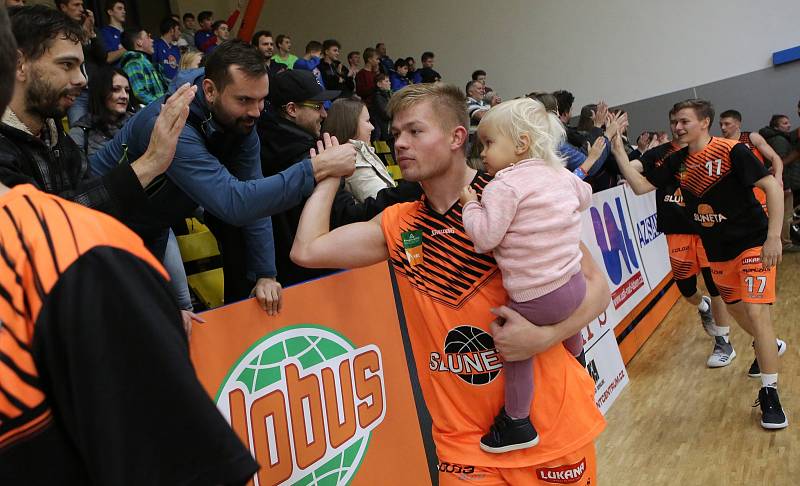 Basketbalové derby mezi Ústím nad Labem a Děčínem.