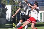 I.A třída. Ústecké městské derby Neštěmice (bíločervení) - Mojžíř (černí) skončilo remízou 2:2, na penalty zvítězilo mužstvo Neštěmic.