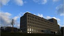 V roce 2006 převzala ústecká univerzita symbolický klíč od areálu bývalé nemocnice, a od té doby zde začaly vyrůstat nové budovy jako houby po dešti. Podívejte se, jak to tam vypadá dnes.