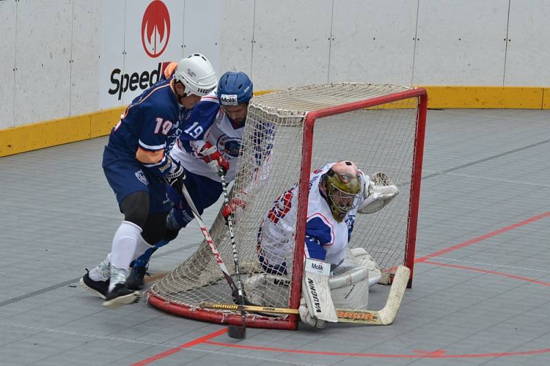 Hokejbalisté Ústí nevyužili v 15. kole extraligy výhodu domácího prostředí a s Mostem prohráli 3:4 v prodloužení.