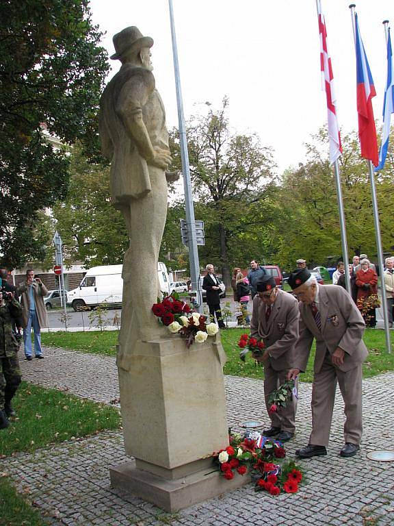 Občané krajské metropole a ústečtí politici si připomněli u sochy prvního Československého prezidenta Tomáše Garrigua Masaryka jednadevadesáté výročí vzniku samostatného státu.