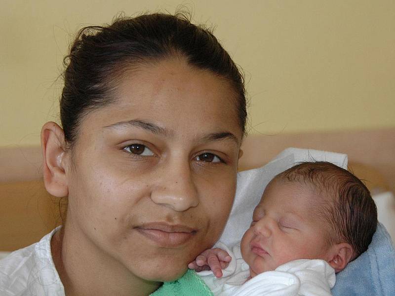 Monika Poláková,  porodila v ústecké porodnici dne 24. 9. 2011 (23.23) dceru Alenu (45 cm, 2,11 kg). 
