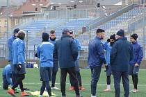 Na prvním tréninku zimní přípravy 2018 se trenérovi Aleši Křečkovi sešlo 23 z 25 hráčů současného kádru. Foto: FK Ústí nad Labem