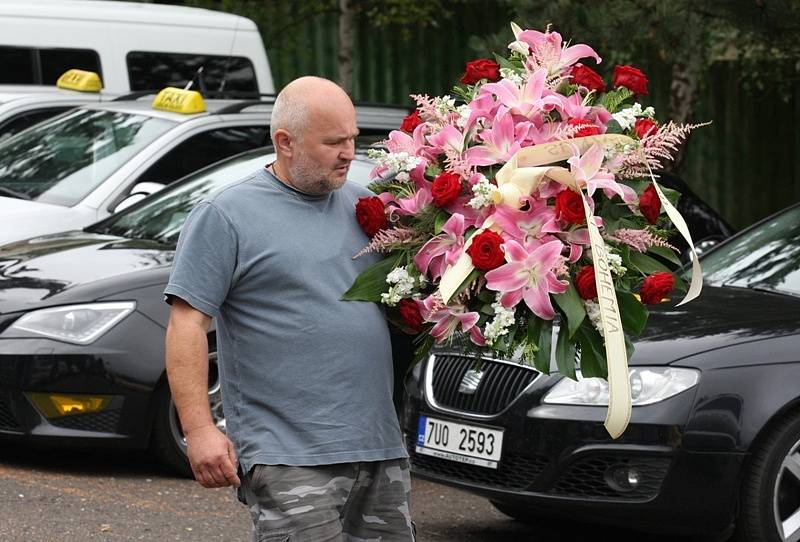 Pohřeb ubodané taxikářky v Neštěmicích. 