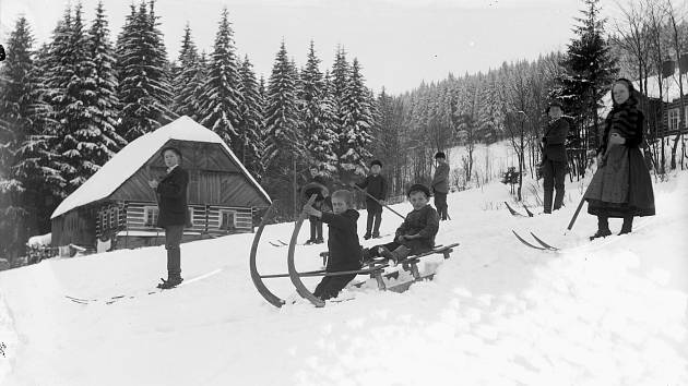 Nejnižší teploty v Ústí nad Labem byly v dávnější historii 11. ledna 1940, hodnota -22,6 °C; v novější pak 29. prosince 1996 na stanici Mánesovy sady -23 °C.