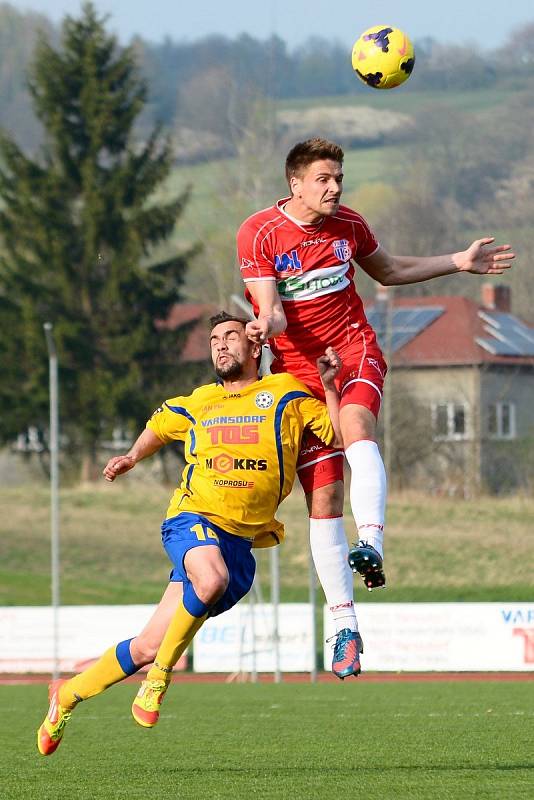 Fotbalisté Ústí (červení) remizovali ve Varnsdorfu 0:0.