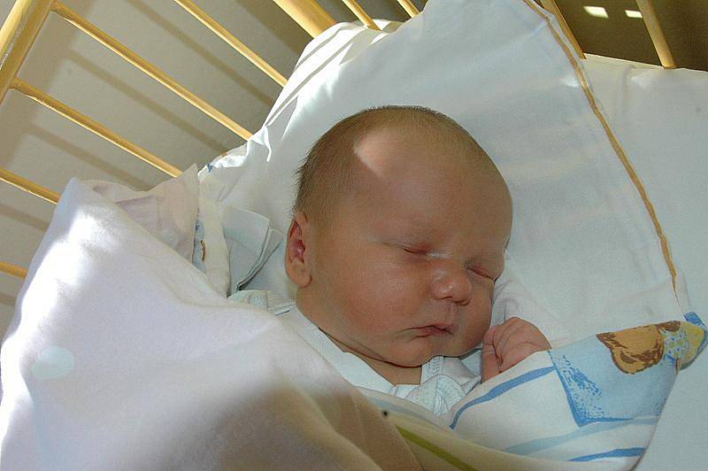 Helena Stejskalová, porodila v ústecké porodnici dne 23. 5. 2011 (9.39) syna Vladimíra (54 cm, 4,2 kg).