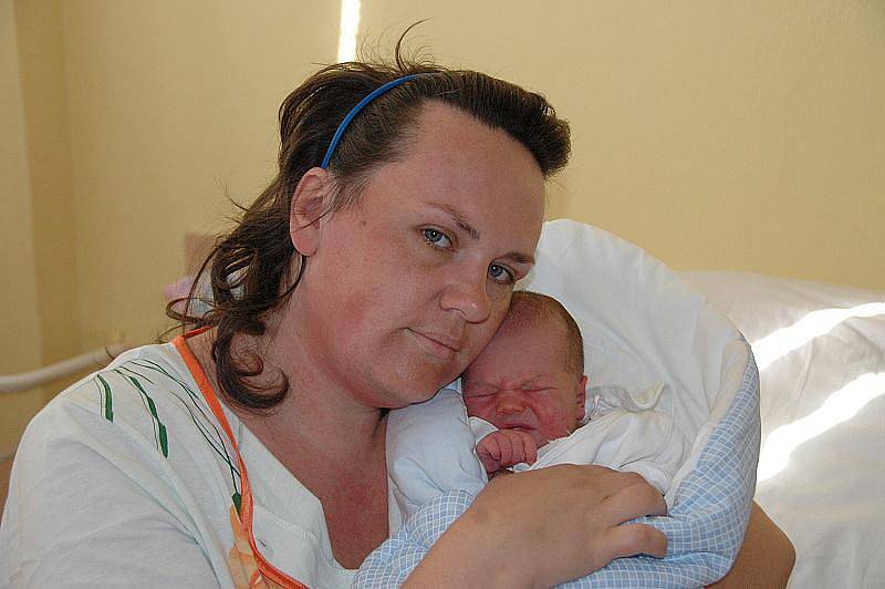 Jana Verešová, porodila v ústecké porodnici dne 22. 5. 2011 (7.07) syna Václava (50 cm, 3,1 kg).