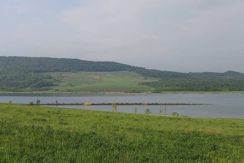 Jezero Milada. Foto z roku 2014.