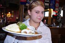 Tak jako každý čtvrtek se vařilo v restauraci Sport Pub Zlatopramen podle čtenářů Ústeckého deníku. Bavorský guláš byl velmi oblíbený.