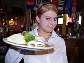 Tak jako každý čtvrtek se vařilo v restauraci Sport Pub Zlatopramen podle čtenářů Ústeckého deníku. Bavorský guláš byl velmi oblíbený.