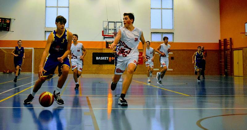 Basketbalisté Slunety Ústí nad Labem do 14 let vyhráli na hřišti Tygrů Praha 74:72.