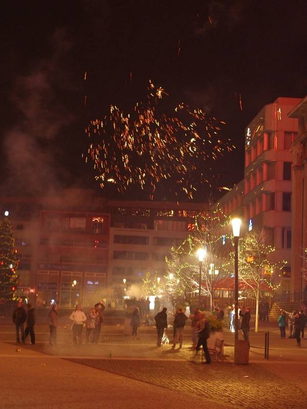 Vítání nového roku 2013 na Mírovém náměstí v Ústí nad Labem.