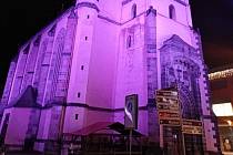 Kostel Nanebevzetí Panny Marie v Ústí nad Labem bude opět zářit do noci purpurovou barvou