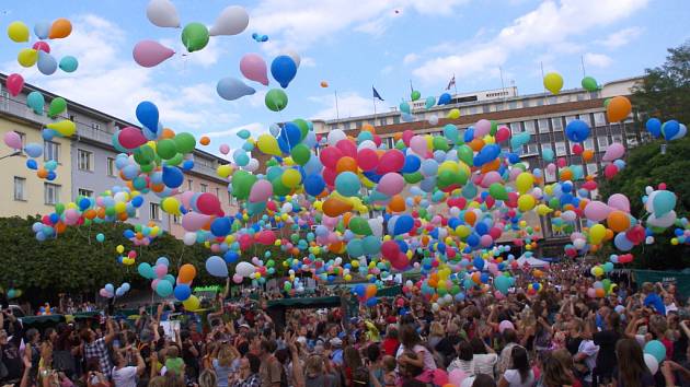 Dva tisíce dvanáct balonků uletělo a Ústí má rekord! - Ústecký deník