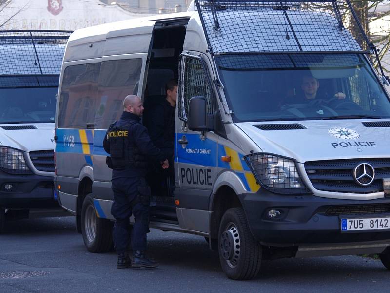 Ubytovna Freedom v Krásném Březně zažila policejní akci, nejspíš kvůli drogám. 