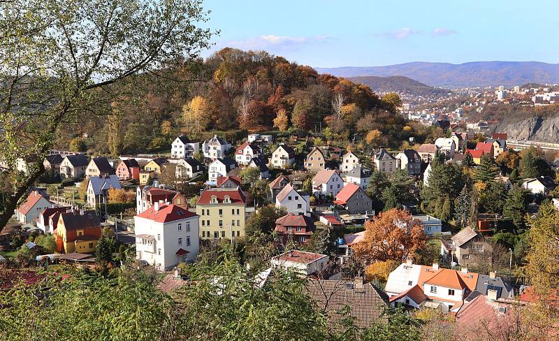Vyhlídka Vlastimila Cajthamla je novým výletním cílem na území města Ústí nad Labem.  Střekov pod kopcem Malé Sedlo.