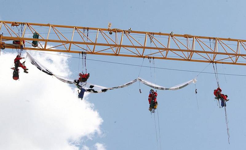 Členové Greenpeace protestovali v centru Ústí