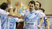 Florbalisté Mladé Boleslavi (bílo-modří) porazili ve finále poháru Otrokovice 10:3.