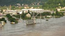 Voda v centru Ústí nad Labem, středeční podvečer.