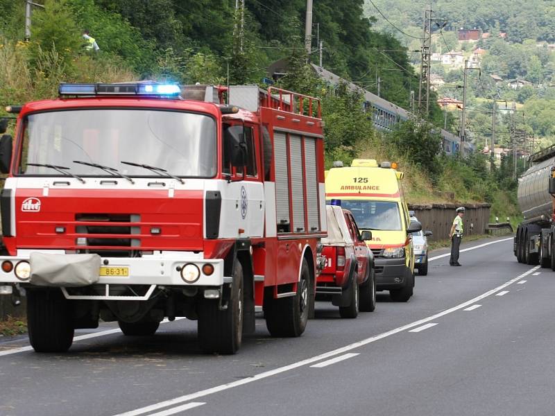 Na železniční trati mezi Dolními Zálezly a ústeckou čtvrtí Vaňov zemřel člověk po srážce s projíždějícím rychlíkem. 