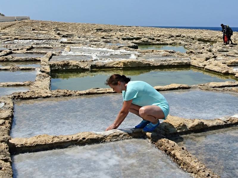 Produkce soli na ostrově Gozo. Fotografii ze své dovolené na Maltě poslala Miloslava Bernardová z Jílového u Děčína.