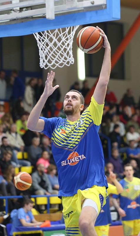 Severočeské basketbalové derby mezi Ústím a Děčínem.