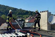 V Ústí hořela střecha domu. Požár likvidovaly dvě hasičské jednotky