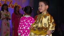 Lunární nový rok oslavily stovky Vietnamců v kulturním domě tradičním způsobem.