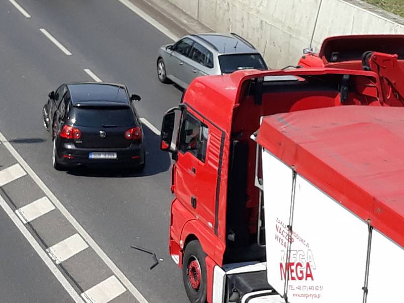 Nehoda ochromila dopravu v Přístavní ulici v Ústí nad Labem