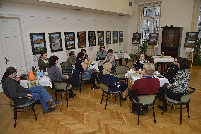 Přední ústecká archeoložka dostala  k 70. narozeninám sborník