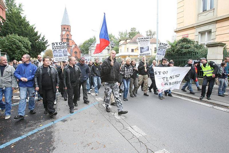 V Ústí demonstrovala přibližně tisícovka lidí.